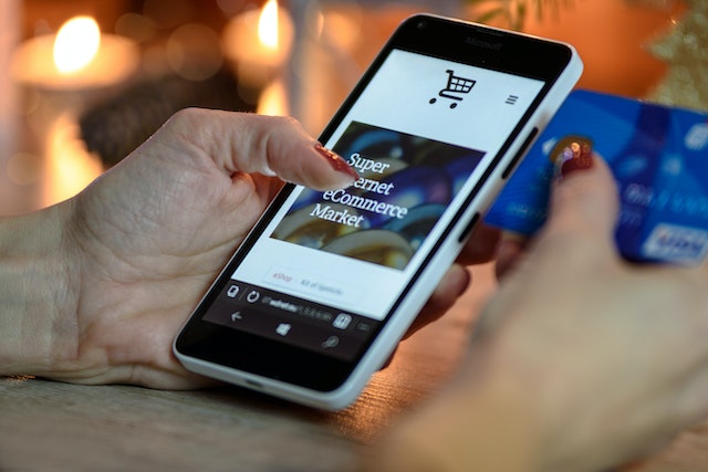 Transforming the Way We Shop and Do Business According to the New Era; E-Commerce